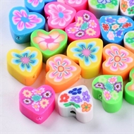 100 clay perler med blomster i hjerter